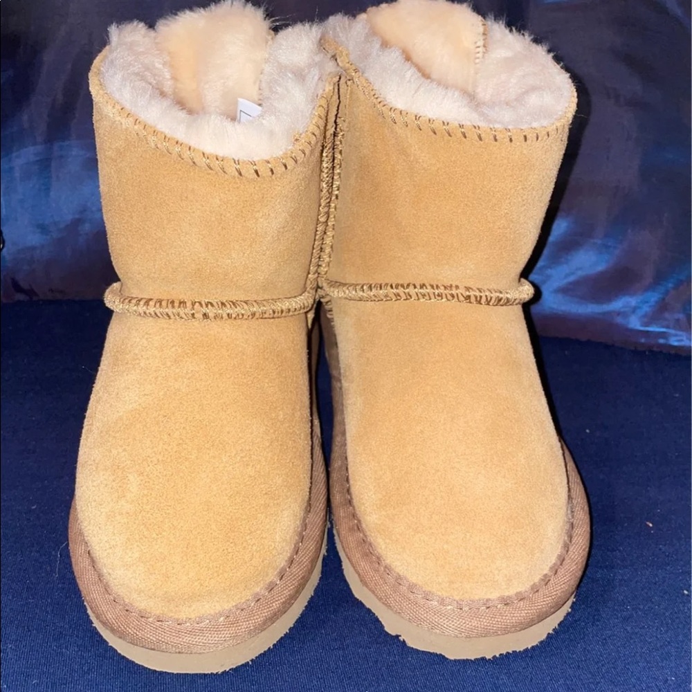 Fashionable boots Please read description